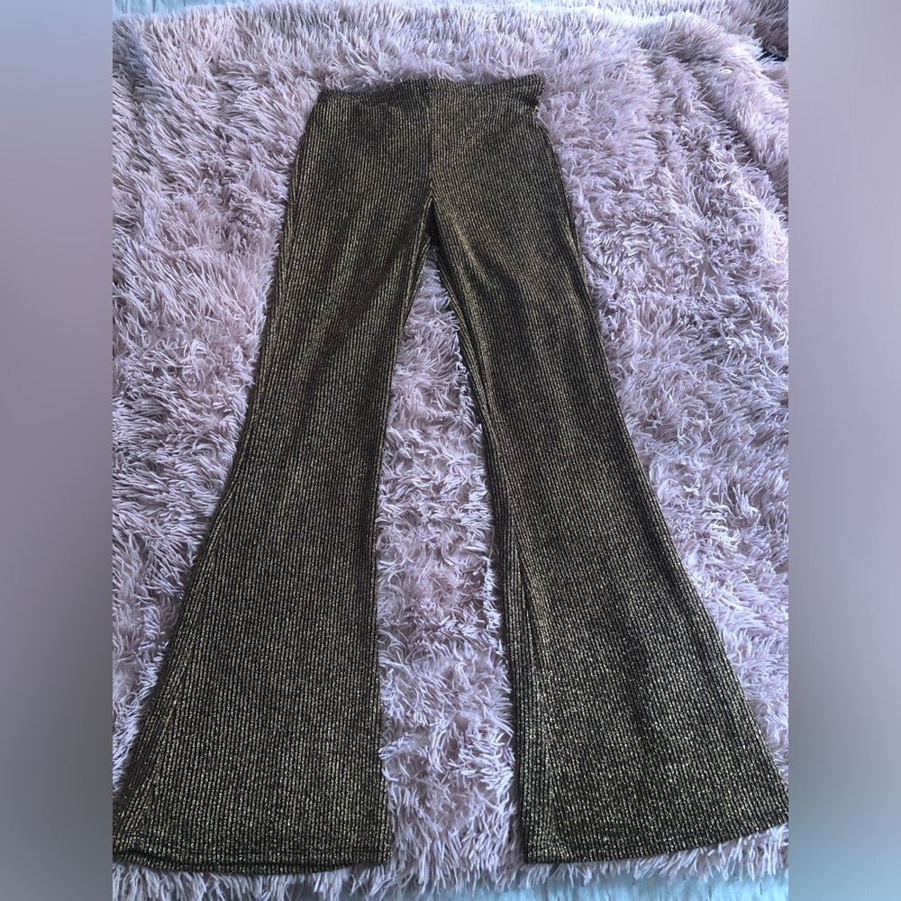 Pantalón acampanado con destellos dorados